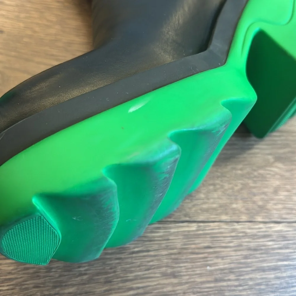 Bottega Veneta Black and Green Falsh Boots with Chunky Sole - Picture 8 of 11